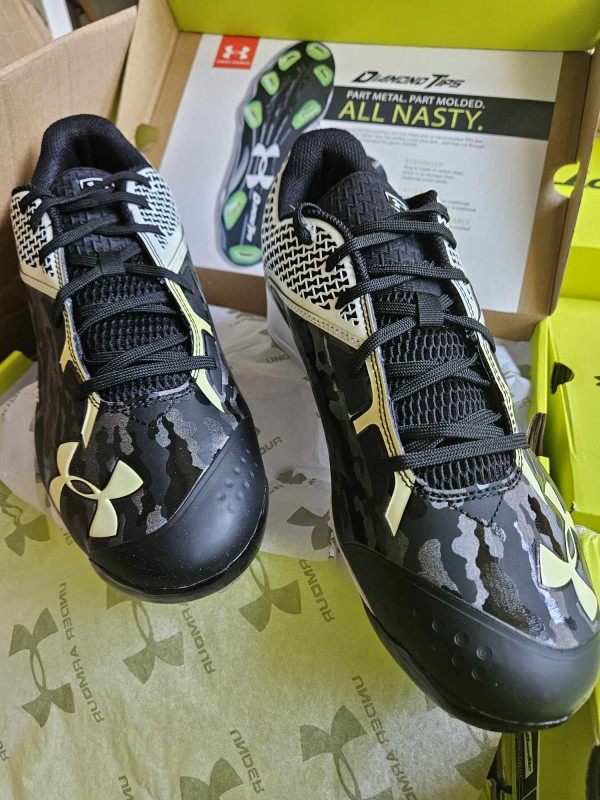 Under Armour Deception Low DT Men Baseball Cleats