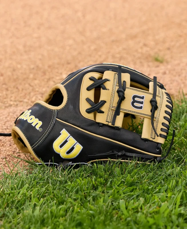 WBW104108115 Wilson A2000 1786 11.5 inch Black/Blonde Infield Baseball Glove (Classics Series)