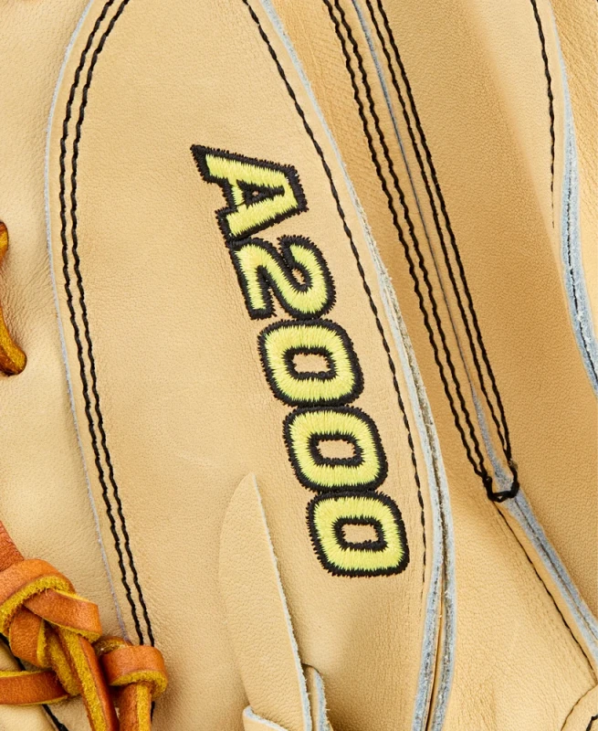 WBW10412733 Wilson A2000 PF33 33 inch Blonde Saddle Tan Baseball Catcher's Mitt (Classics Series)
