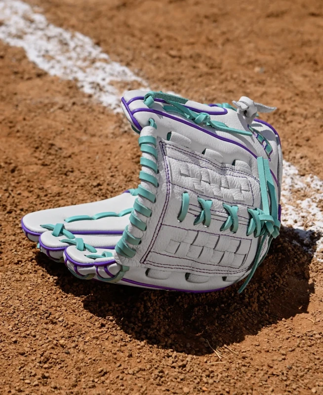 WBW1035581175 Wilson A500 Siren 11.75 inch Youth Fastpitch Softball Glove