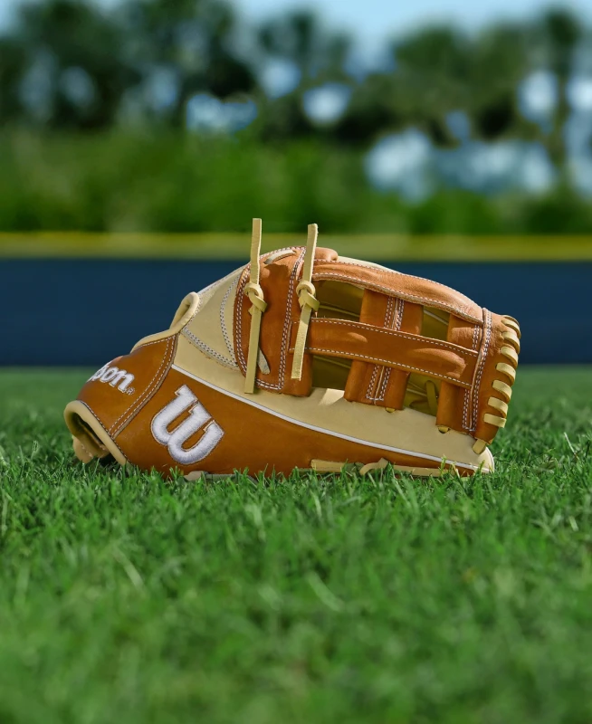 WBW103964  Wilson A1000 1750 12.5 inch Outfield Baseball Glove
